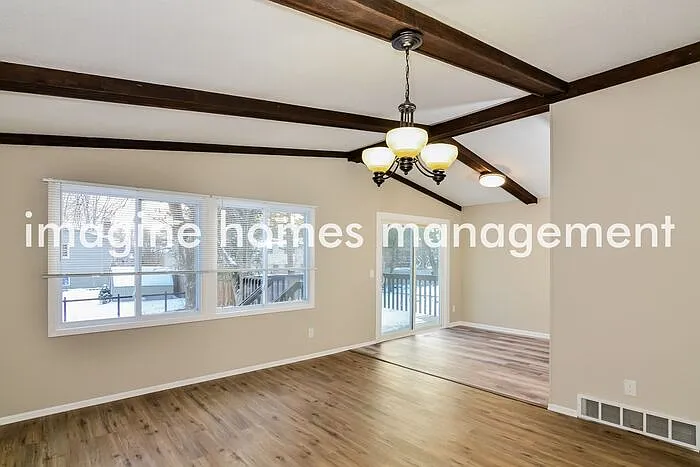4 bed, 2.0 bath, 1896 sqft, $2,595 — Photo 3