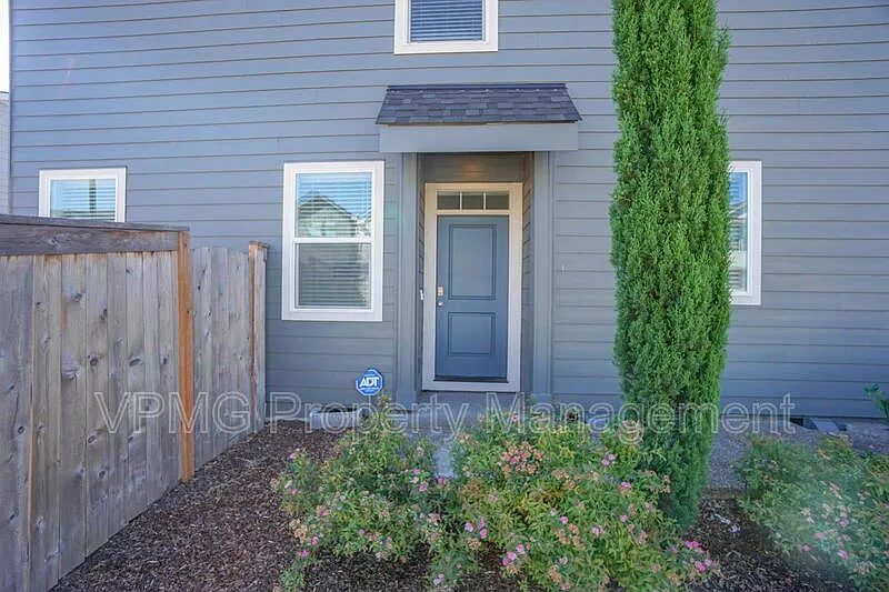 3 bed, 2.5 bath, 1552 sqft, $2,495 — Photo 4