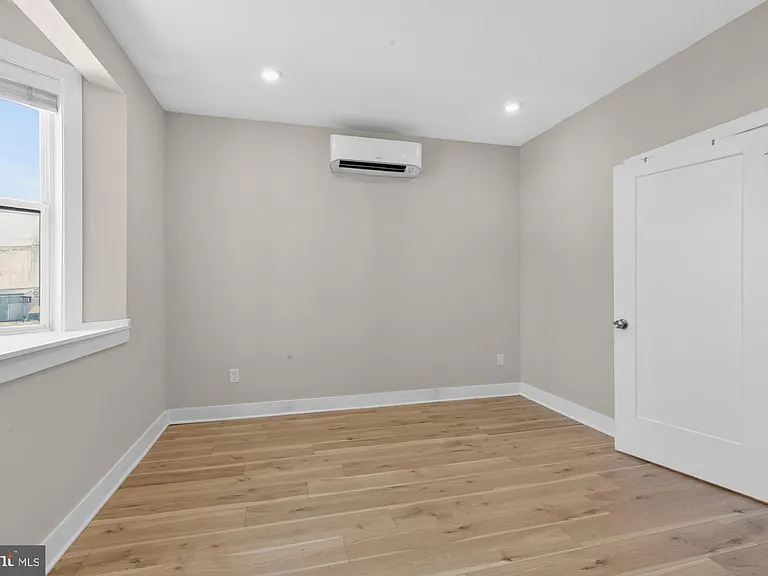 5230 Walnut St #2F — Photo 13