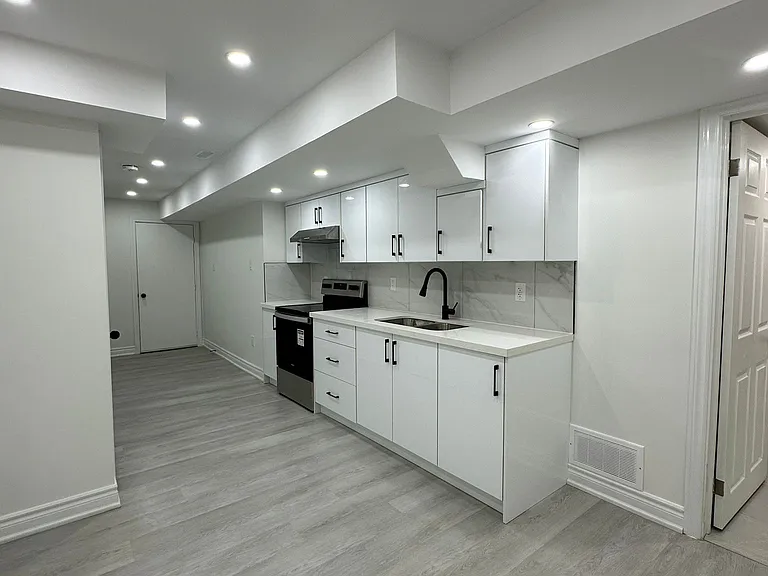 86 Oakmeadow Dr #BASEMENT — Photo 4
