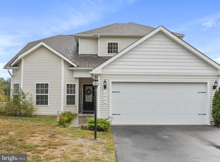 300 Headwaters Dr, Falling Waters, WV 25419