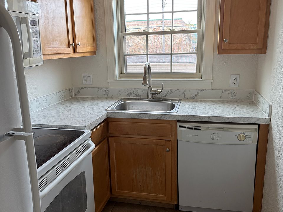 1st image of 451 Bernhardt Dr APT 3