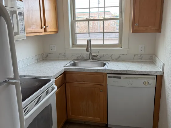 451 Bernhardt Dr APT 3, Buffalo, NY 14225