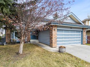 224 SW Douglas Woods Point SE, Calgary, AB T2Z 2A7
