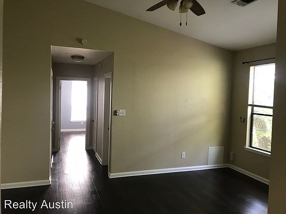 3rd image of 406 W Johanna St