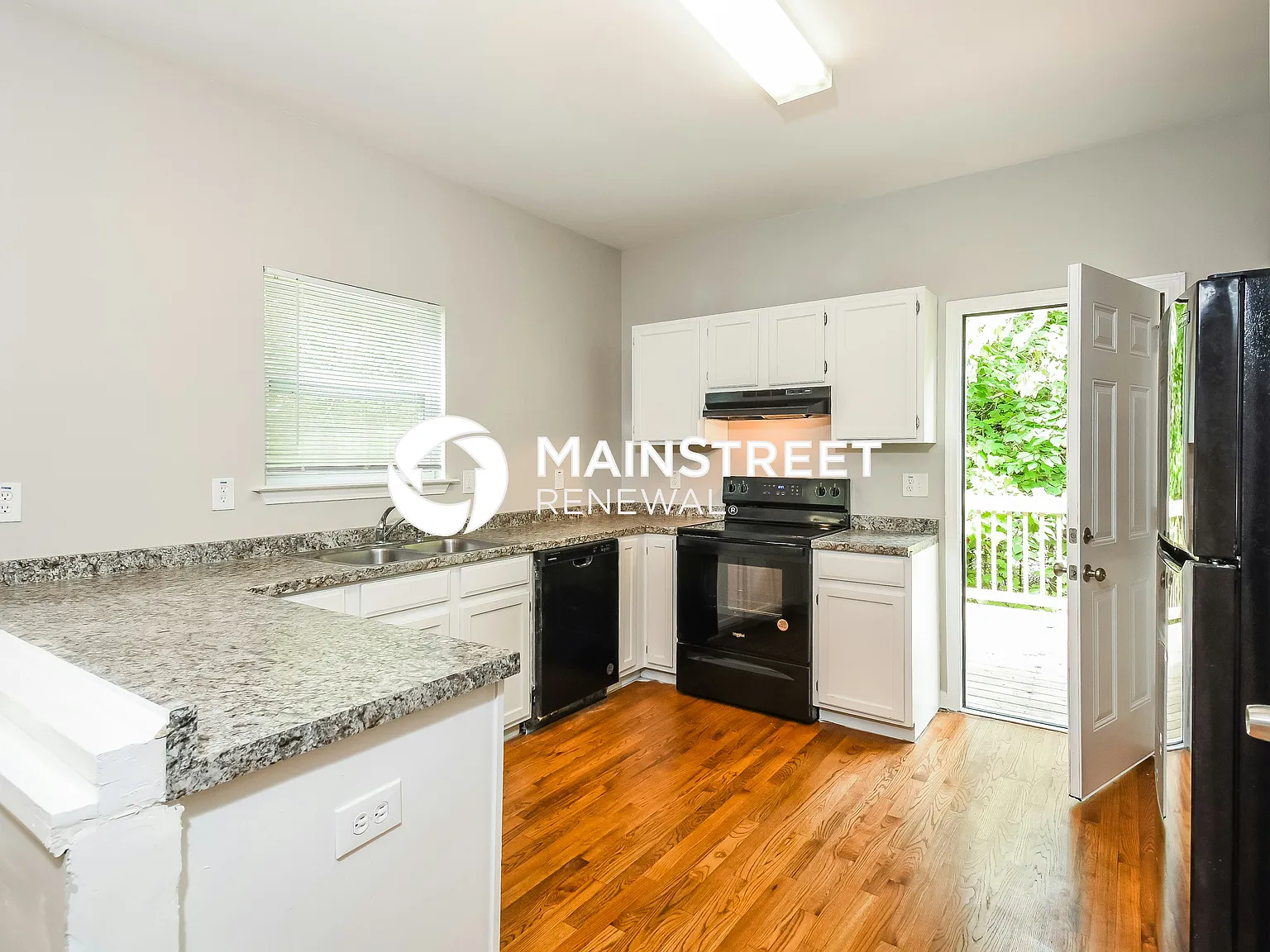 1014 Ada Ave NW — Photo 4