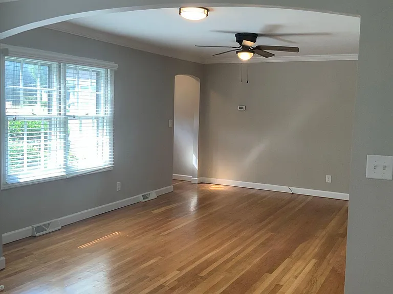 1101 N Poplar St — Photo 3