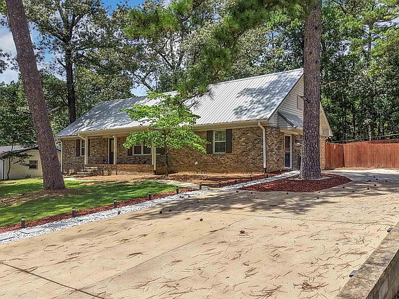 3rd image of 2028 Weeping Willow Ln