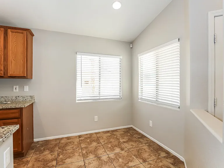 5936 Crestmont Dr — Photo 5