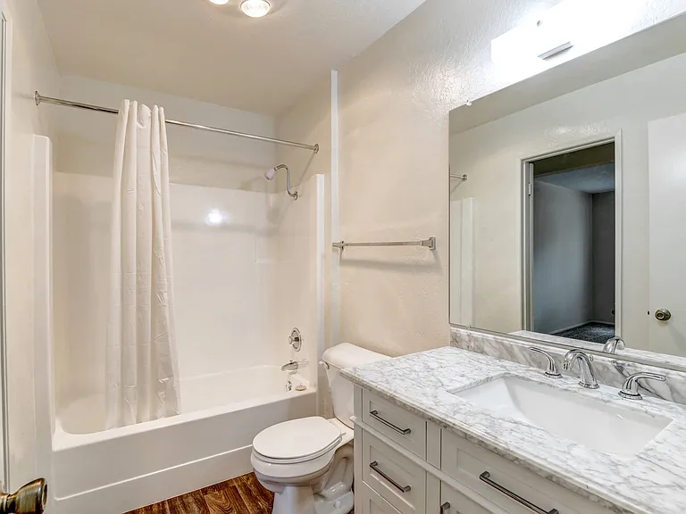 1575 Oak Apartment Homes — Photo 39