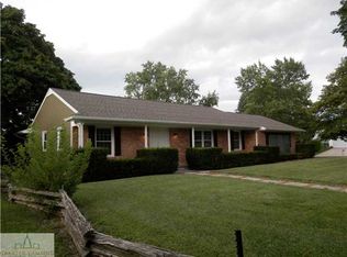 524 Farmstead Ln, Lansing, MI 48917