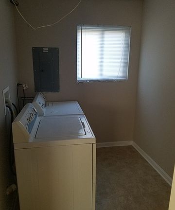 4th image of 1810 Zeppelin Dr