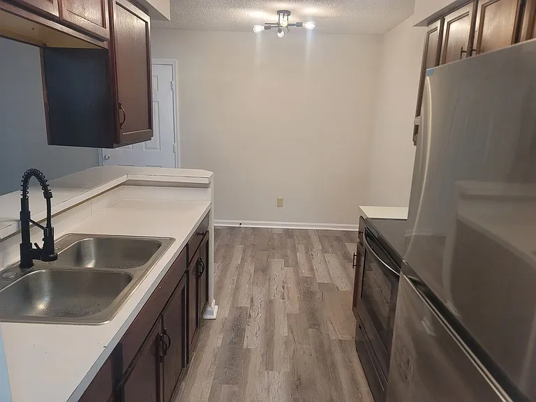 elmtree1401b — Photo 7