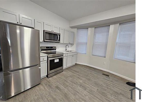 4th image of 413 N 59th St