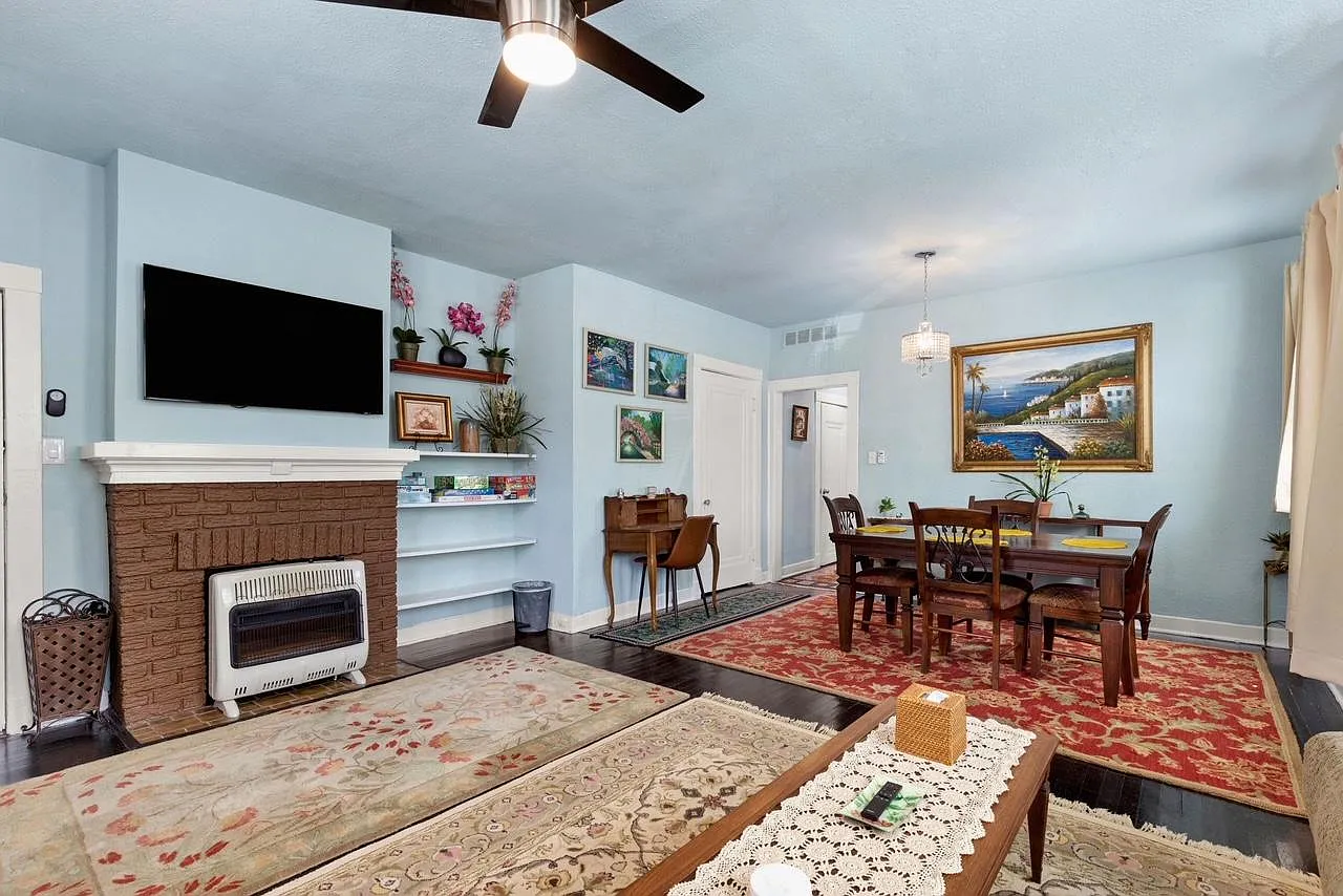 1030 W Russell Pl — Photo 3