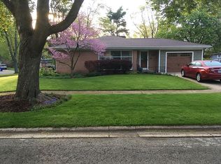 1021 Memory Ct, Glen Ellyn, IL 60137