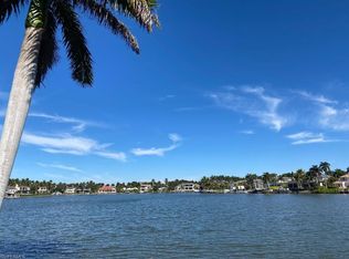 555 Kings Town Dr, Naples, FL 34102