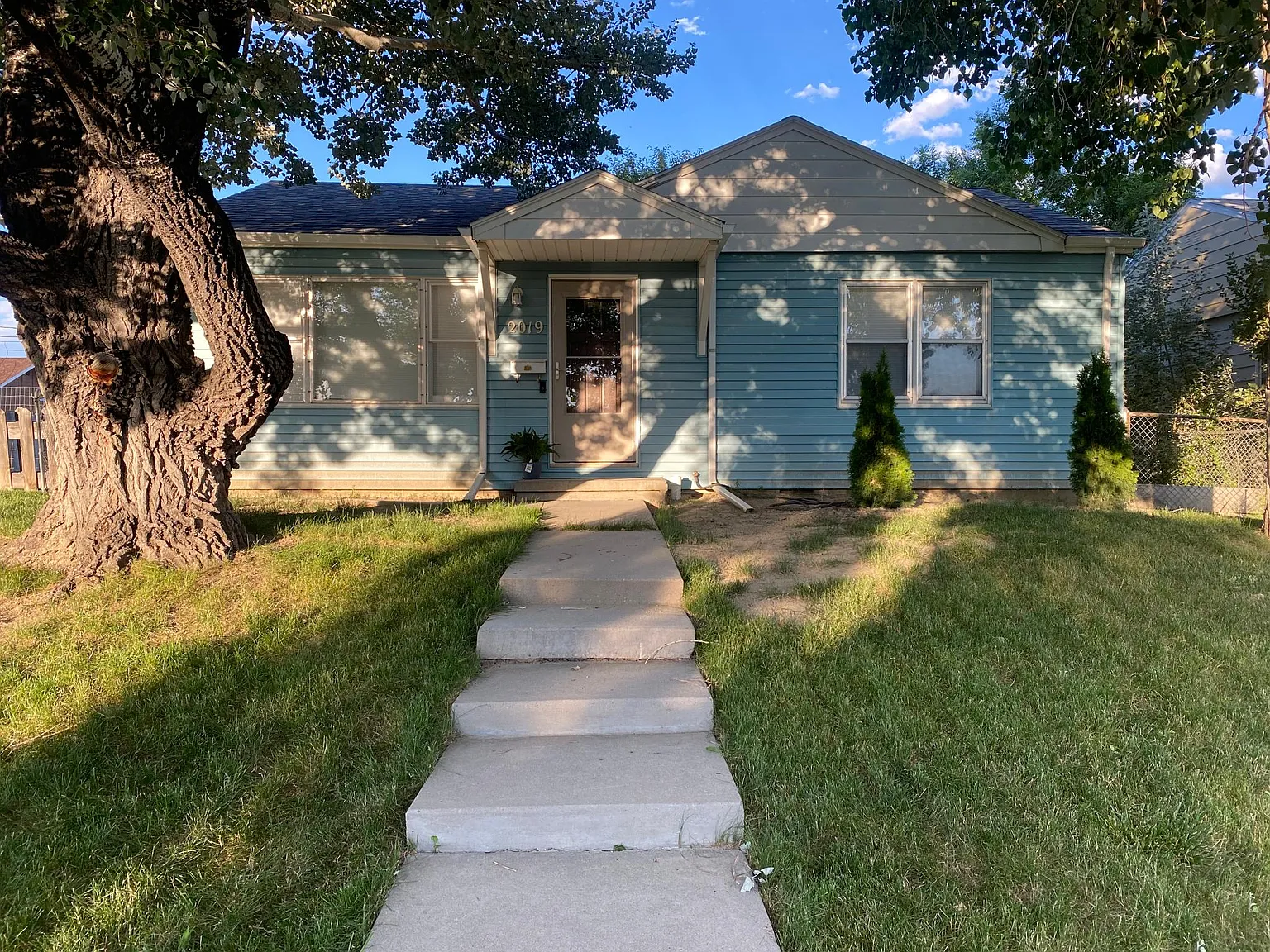 4 bed, 1400 sqft, $2,250 — Photo 1