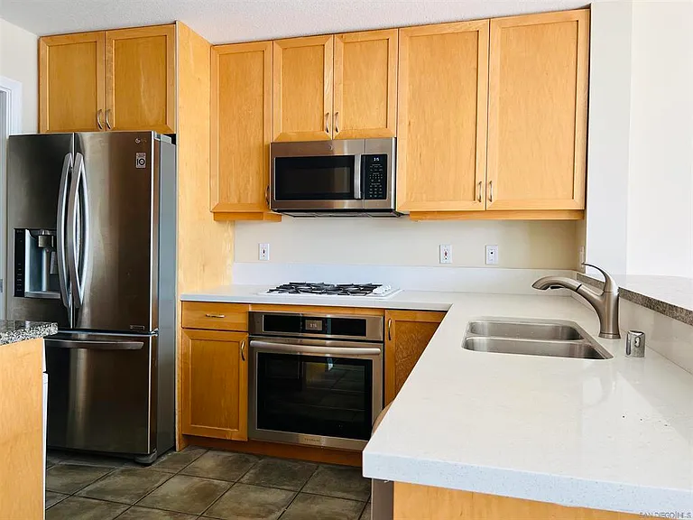 850 Beech St #704 — Photo 11