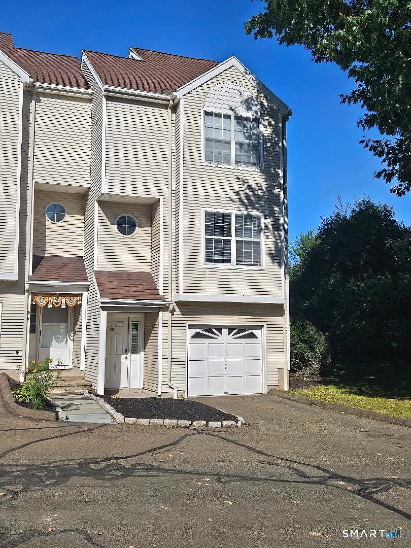 2390 State St — Photo 1
