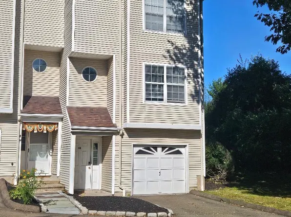 2390 State St APT 1G, Hamden, CT 06517