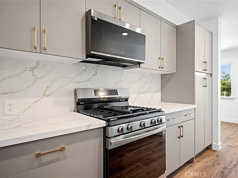 10404 Leolang Ave — Photo 11