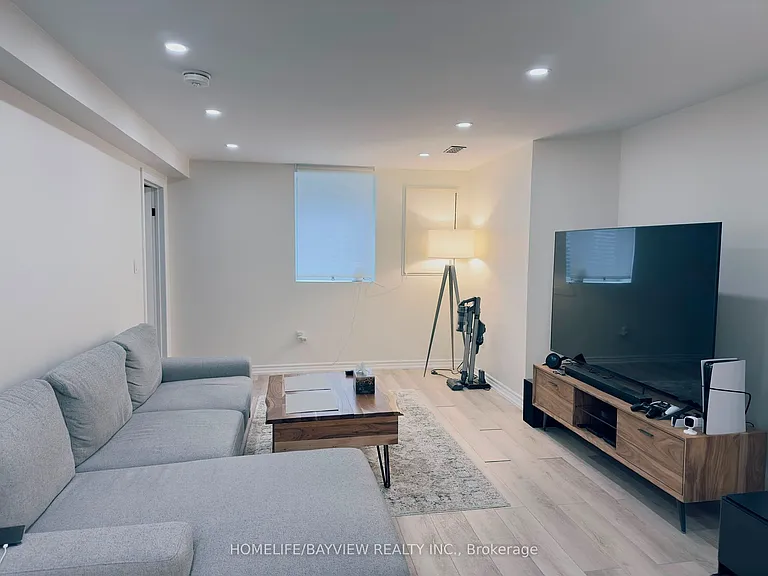 128 Adam Pl — Photo 1
