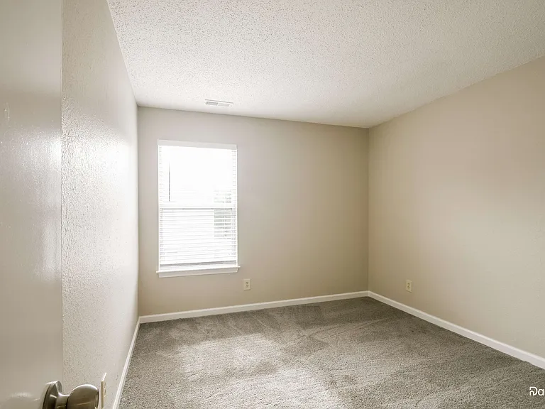 5254 Tufton Dr — Photo 8