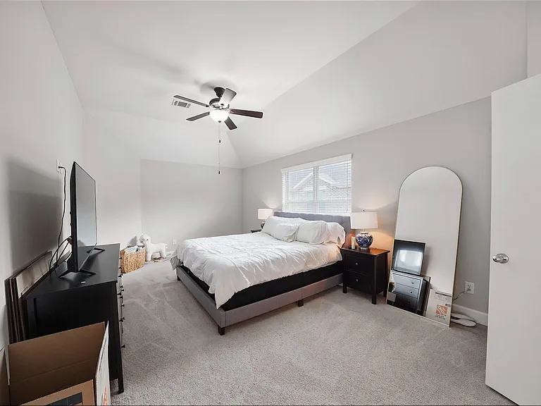526 Westcross St — Photo 12