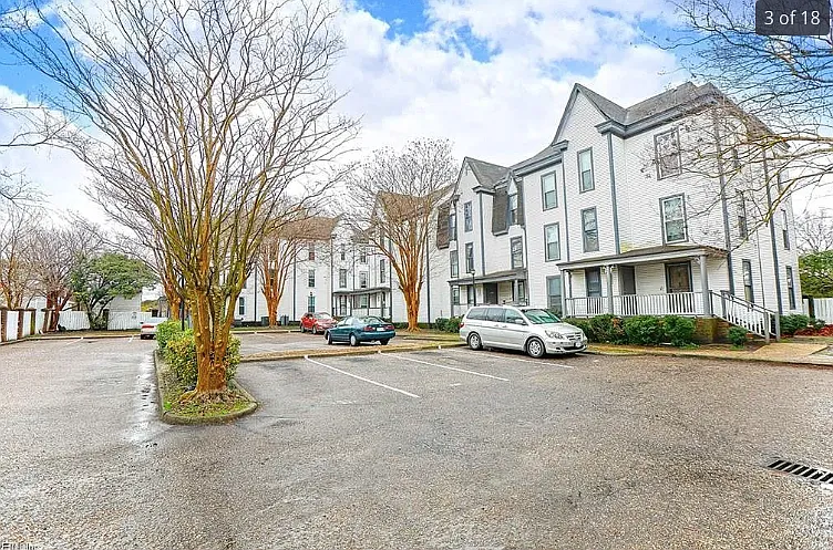 Building Photo - 923 Green St
