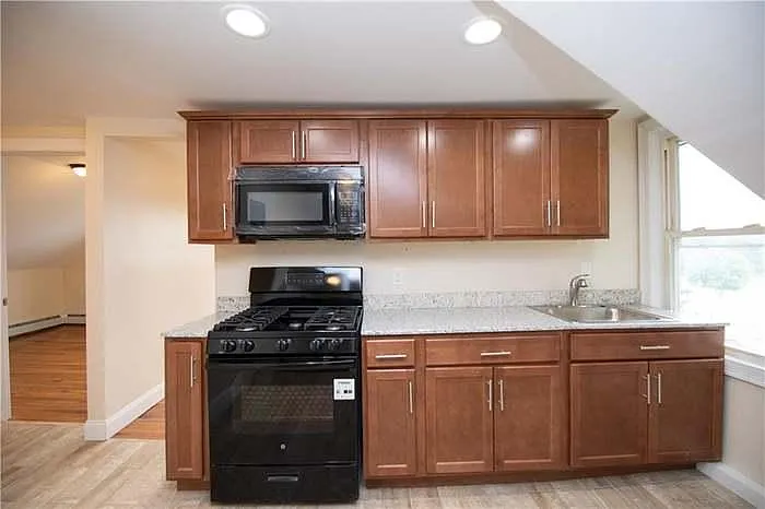 652 Dyer Ave #2 — Photo 2