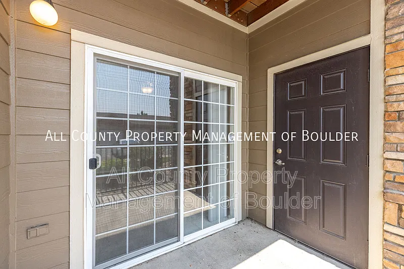 2 bed, 2.0 bath, 1271 sqft, $2,250 — Photo 3