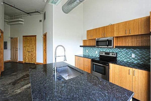 1st image of 900 Terminal Pl APT 226