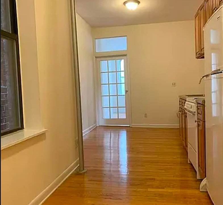 2nd image of 218 E 27th St APT 13