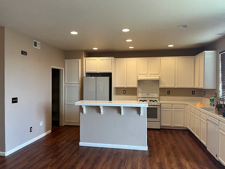 6047 Dresden Way — Photo 30