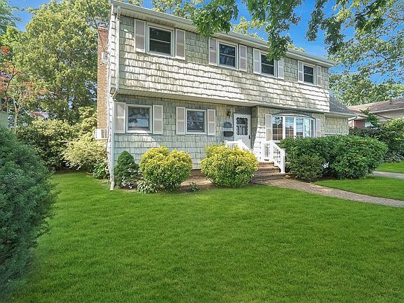 3rd image of 231 Spruce St