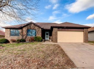 1523 W Lindberg St, Springfield, MO 65807