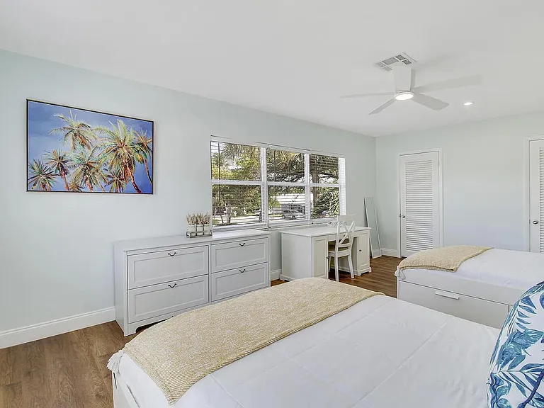 1310 Manor Dr — Photo 21