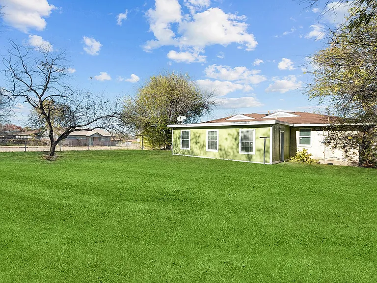 1302 Metropolitan Dr #- — Photo 10