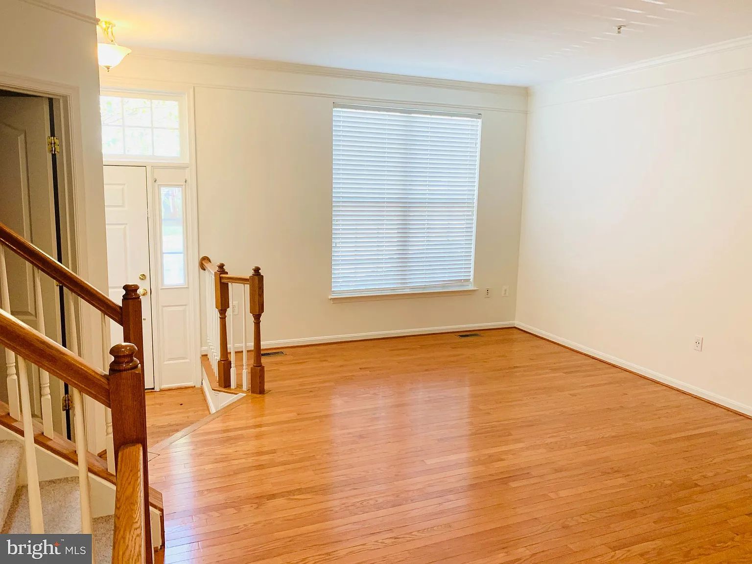 3 bed, 3.5 bath, 2190 sqft, $2,800 — Photo 2