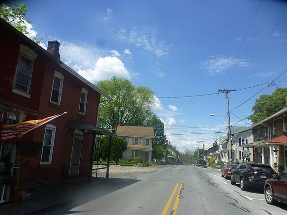 5th image of 353 Boyd St