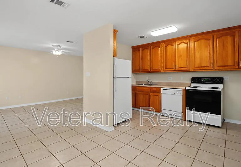 1285 Kensington Dr — Photo 7