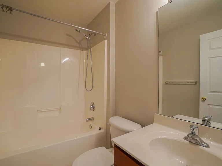 6021 Queens Walk Ct — Photo 2