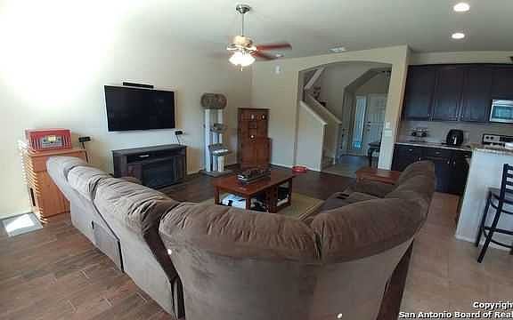 3rd image of 10438 Royal Est