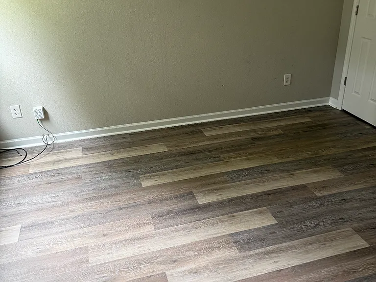 220 Farmington Dr — Photo 7