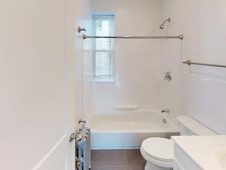 123 Sutherland Rd #L — Photo 12