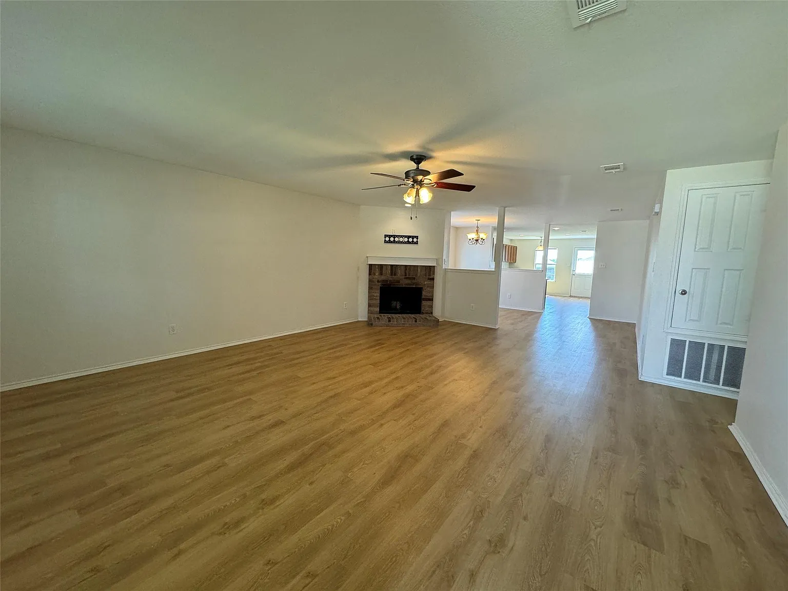 3 bed, 1868 sqft, $2,200 — Photo 3
