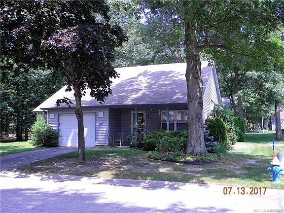 2nd image of 301 Gardenia Dr