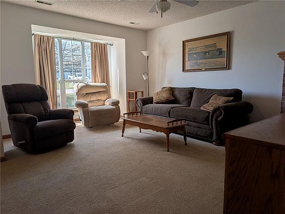 4th image of 1011 Bedford Dr