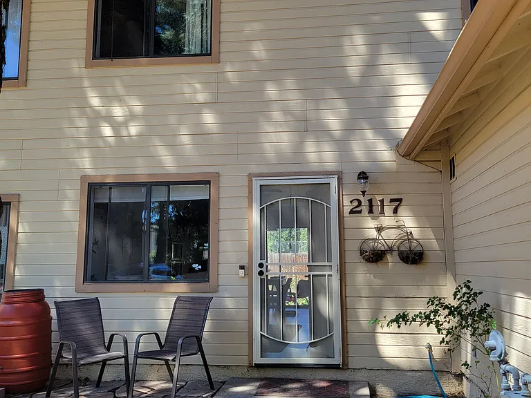 2117 E Arroyo Seco Dr — Photo 1